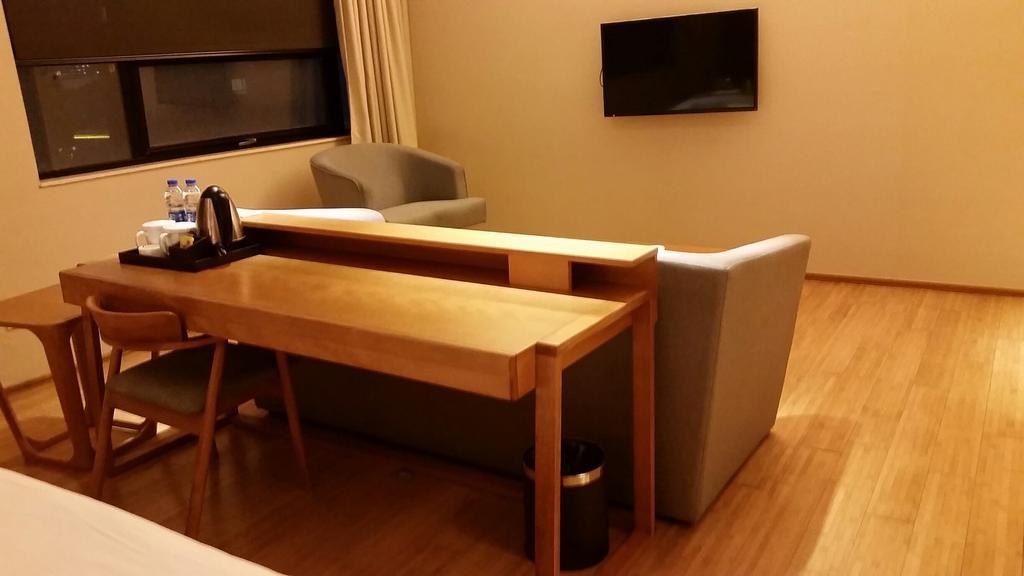 Ji Hotel Wuhan Guanggu Plaza מראה חיצוני תמונה