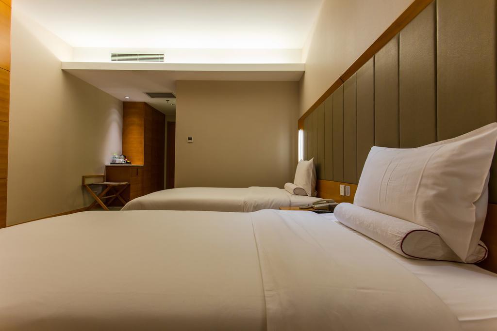 Ji Hotel Wuhan Guanggu Plaza חדר תמונה