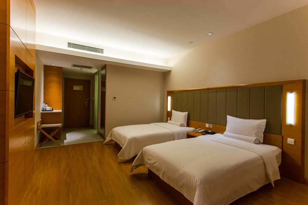 Ji Hotel Wuhan Guanggu Plaza חדר תמונה