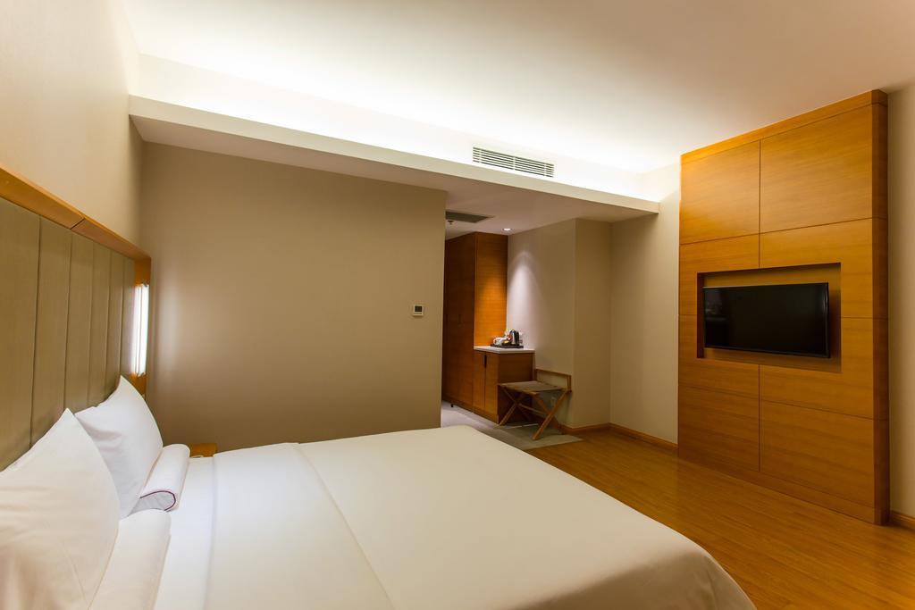 Ji Hotel Wuhan Guanggu Plaza חדר תמונה