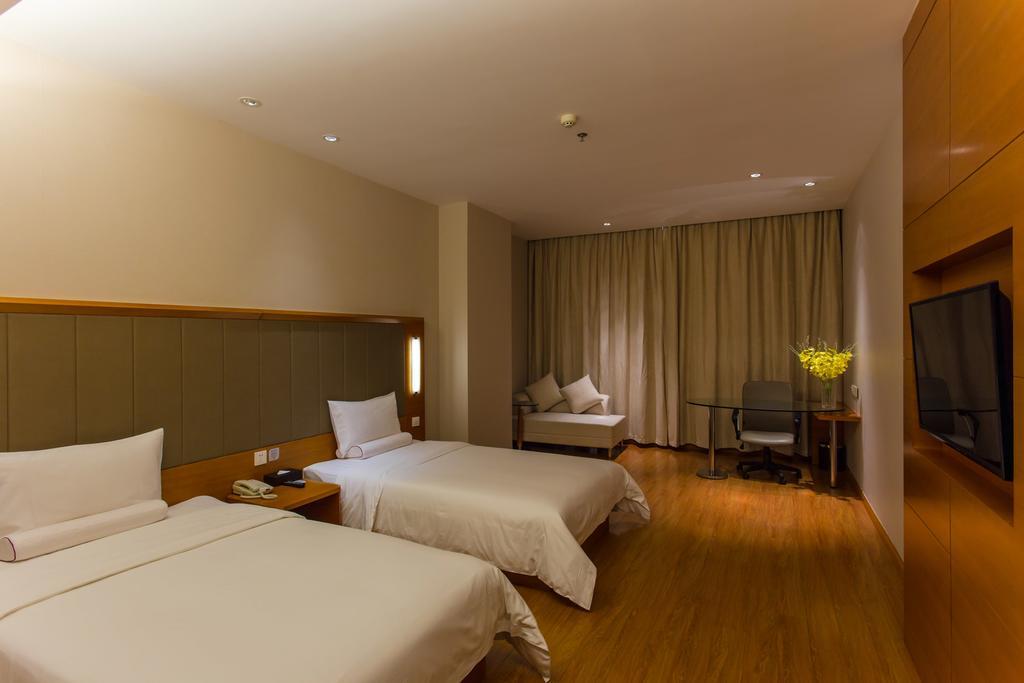 Ji Hotel Wuhan Guanggu Plaza חדר תמונה