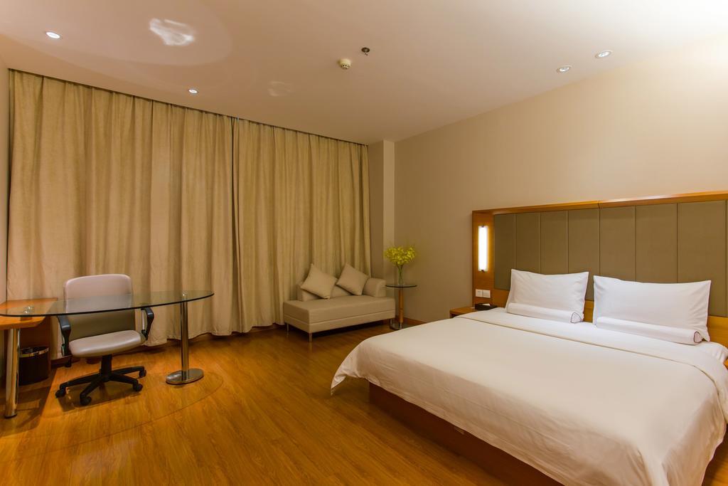 Ji Hotel Wuhan Guanggu Plaza חדר תמונה