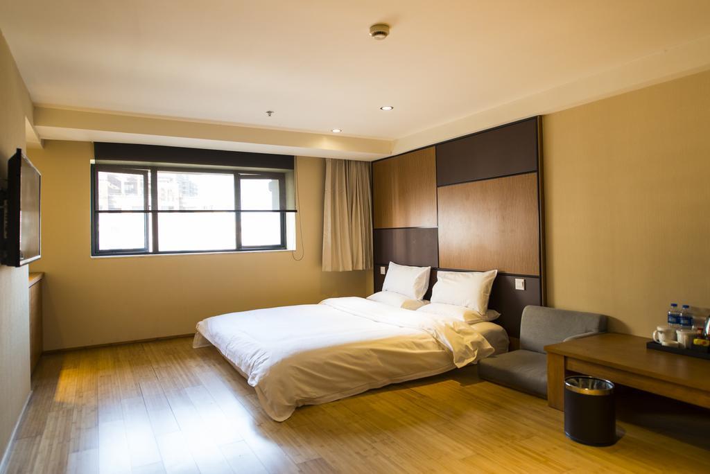 Ji Hotel Wuhan Guanggu Plaza מראה חיצוני תמונה