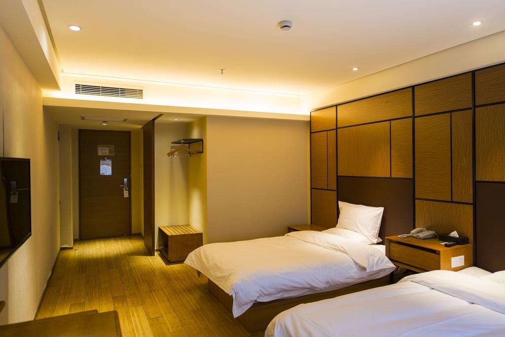Ji Hotel Wuhan Guanggu Plaza מראה חיצוני תמונה