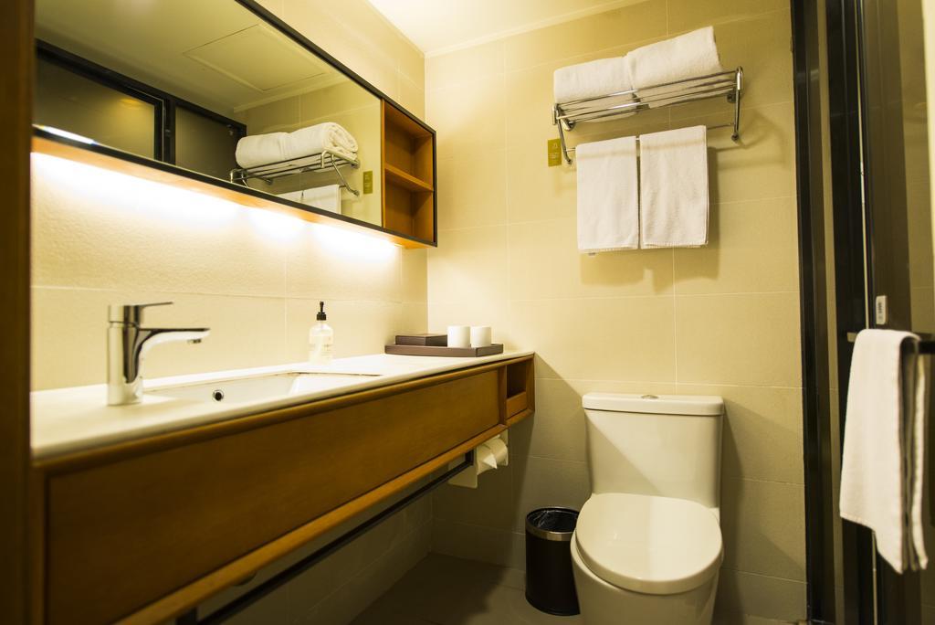 Ji Hotel Wuhan Guanggu Plaza מראה חיצוני תמונה