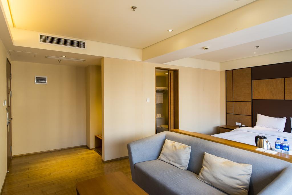 Ji Hotel Wuhan Guanggu Plaza מראה חיצוני תמונה