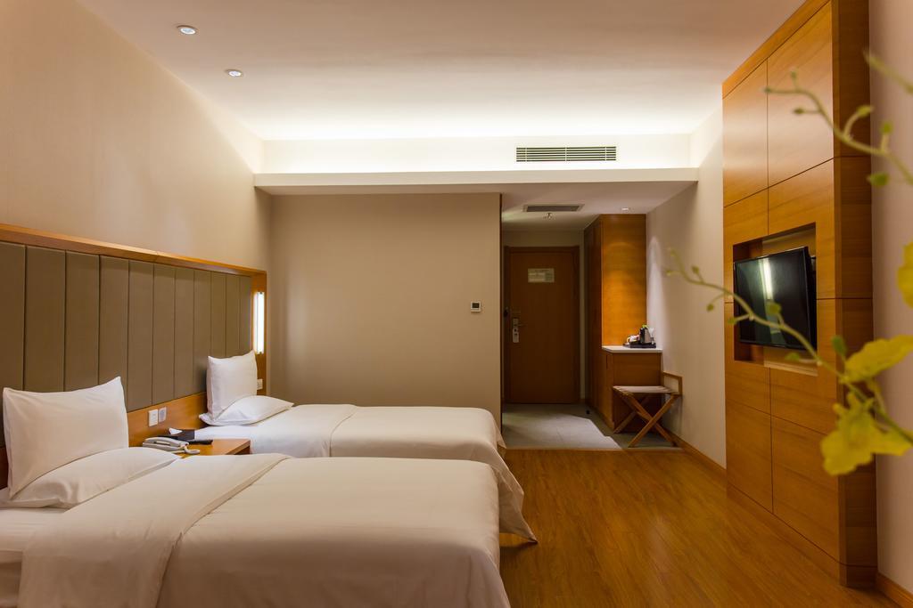 Ji Hotel Wuhan Guanggu Plaza מראה חיצוני תמונה