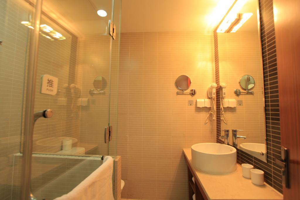Ji Hotel Wuhan Guanggu Plaza חדר תמונה
